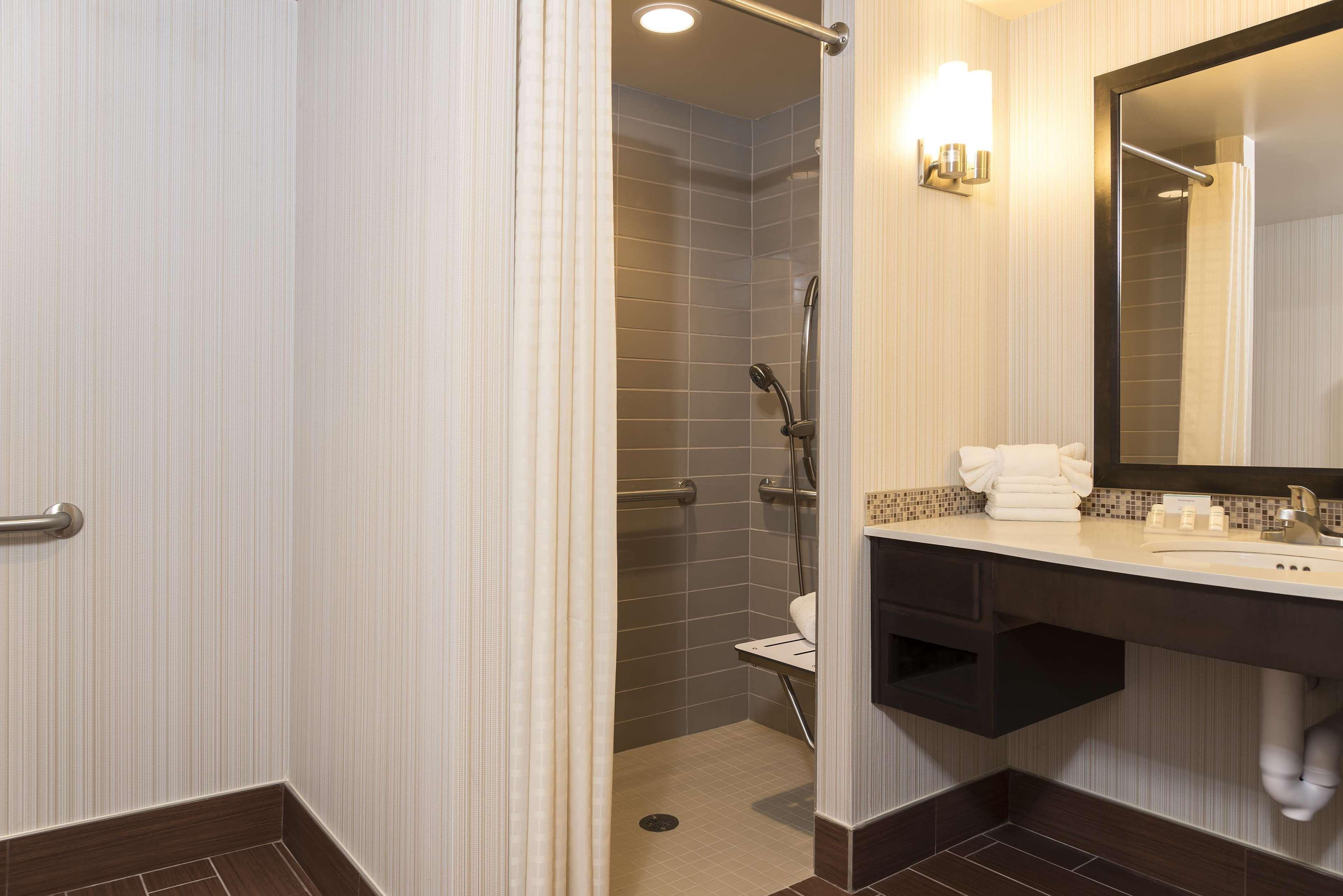 Hilton Garden Inn Louisville Downtown Экстерьер фото