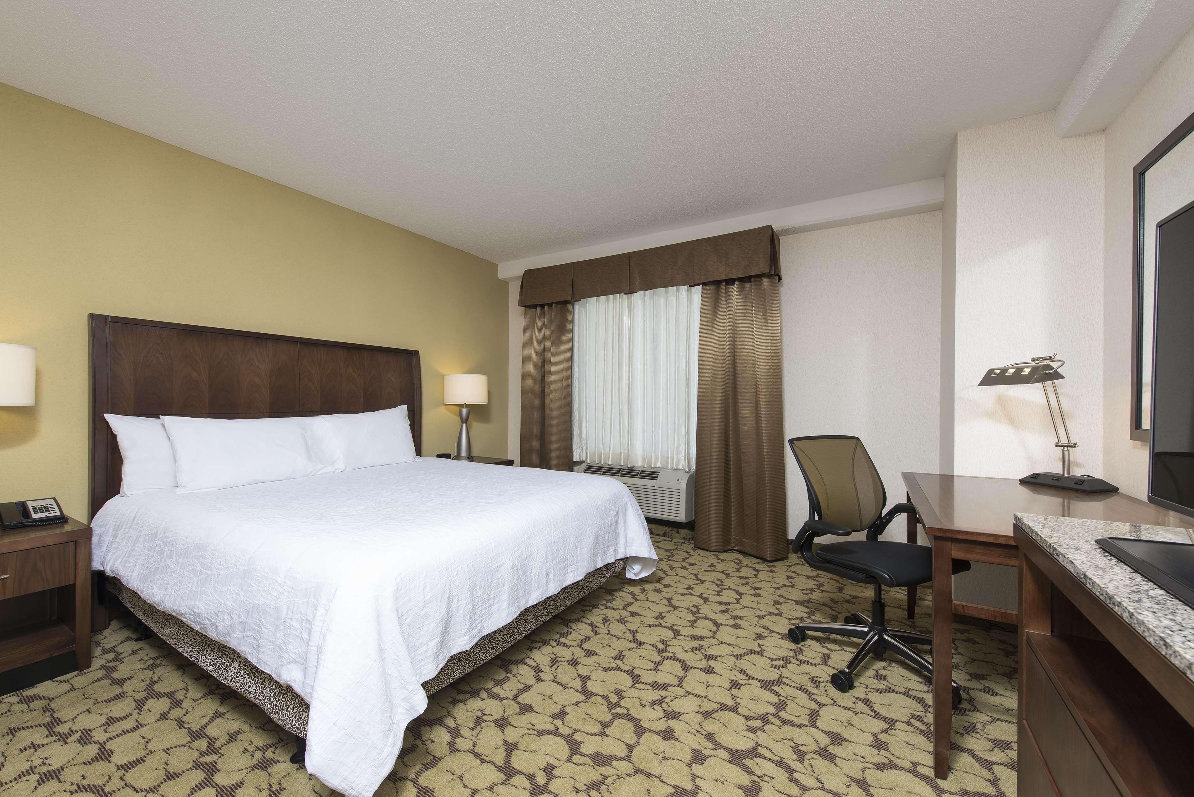 Hilton Garden Inn Louisville Downtown Экстерьер фото