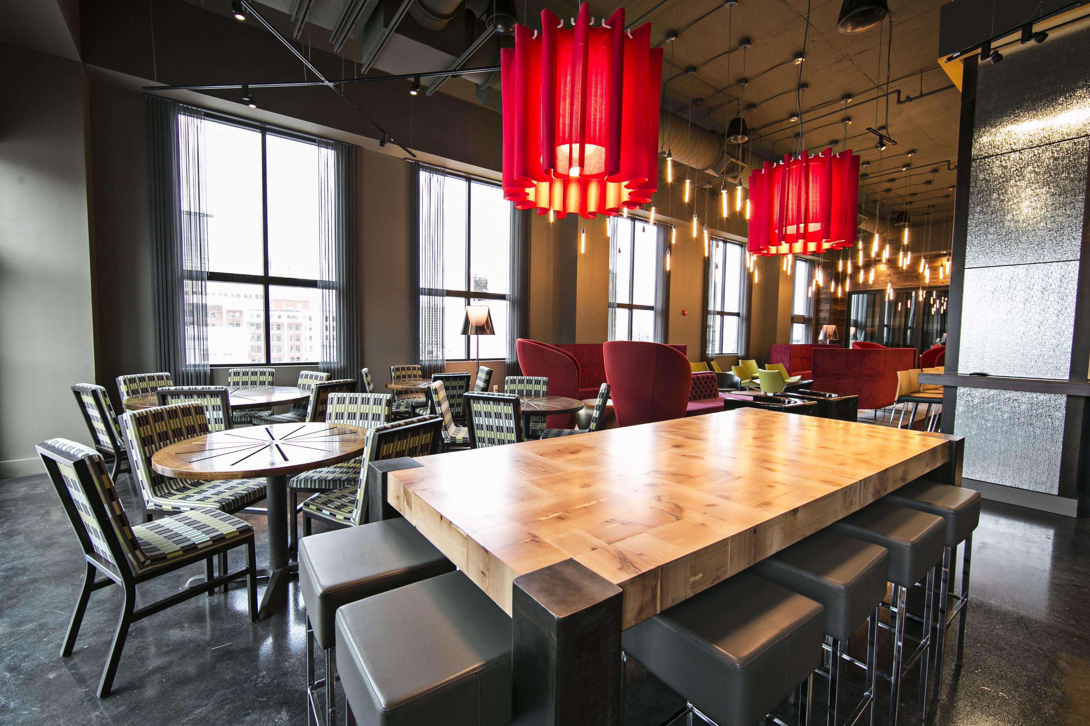 Hilton Garden Inn Louisville Downtown Экстерьер фото
