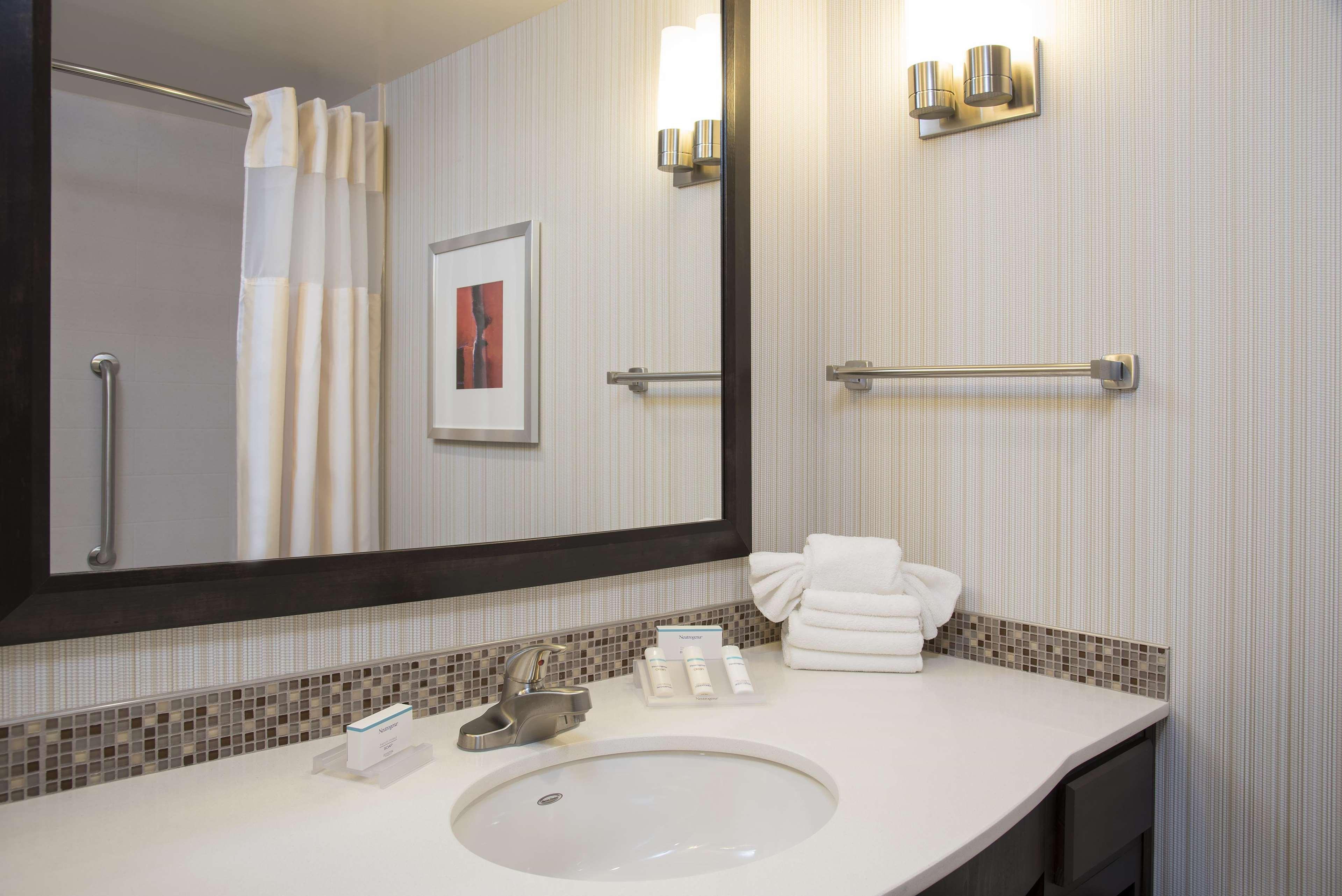 Hilton Garden Inn Louisville Downtown Экстерьер фото