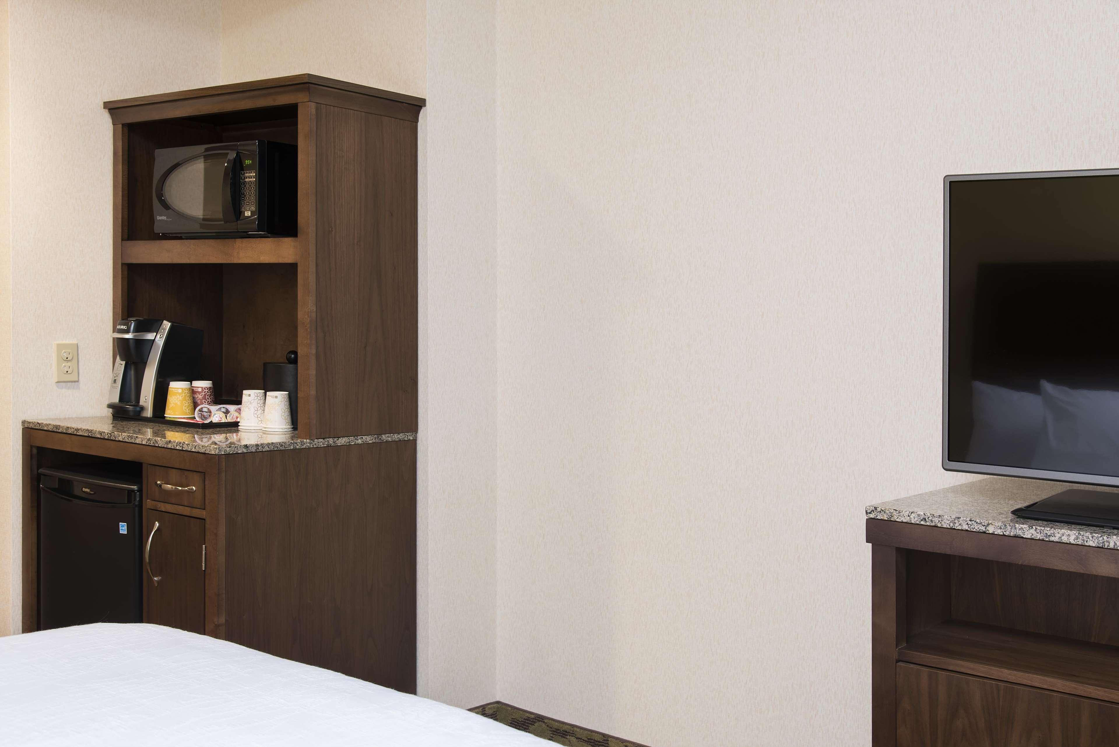 Hilton Garden Inn Louisville Downtown Экстерьер фото