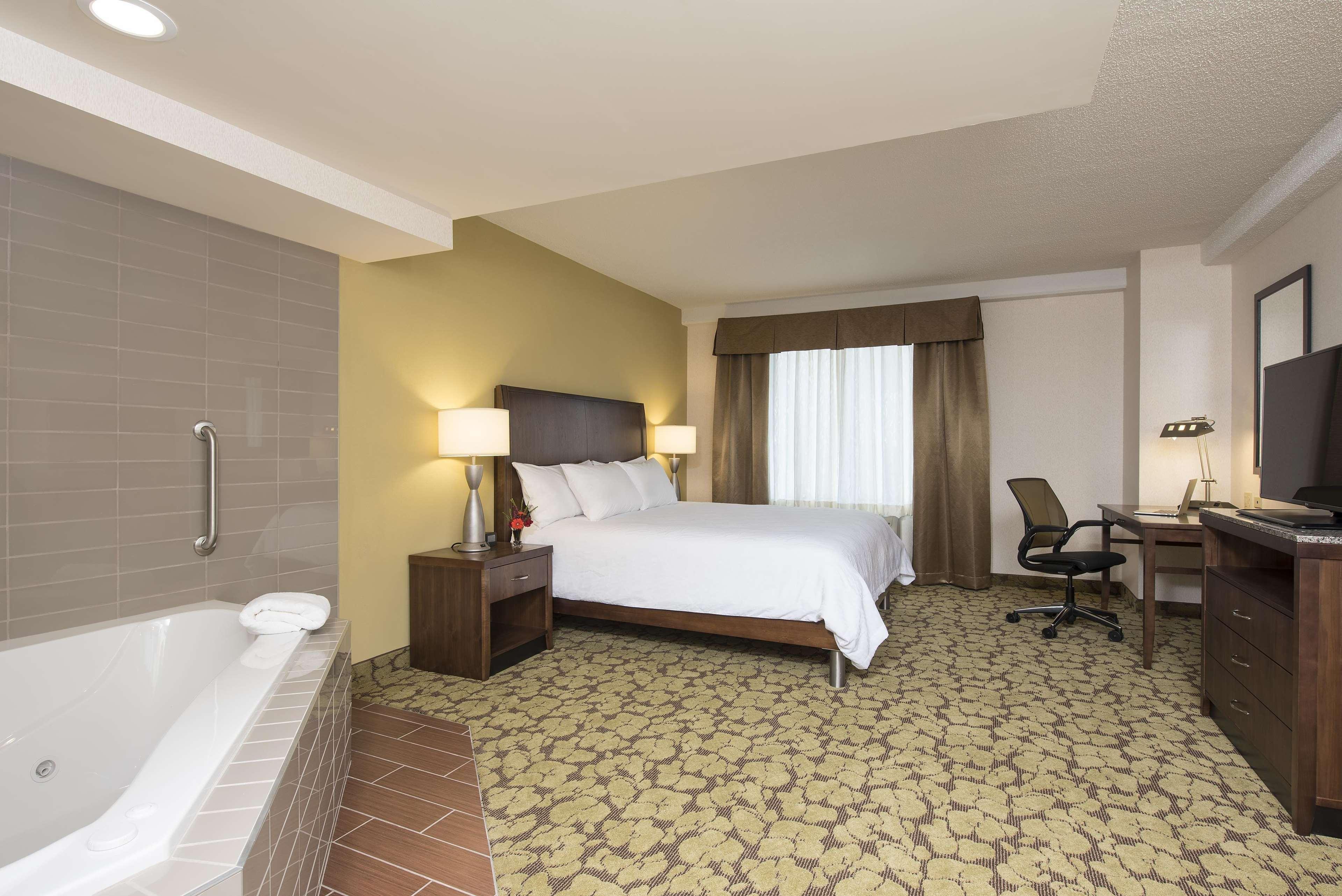 Hilton Garden Inn Louisville Downtown Экстерьер фото