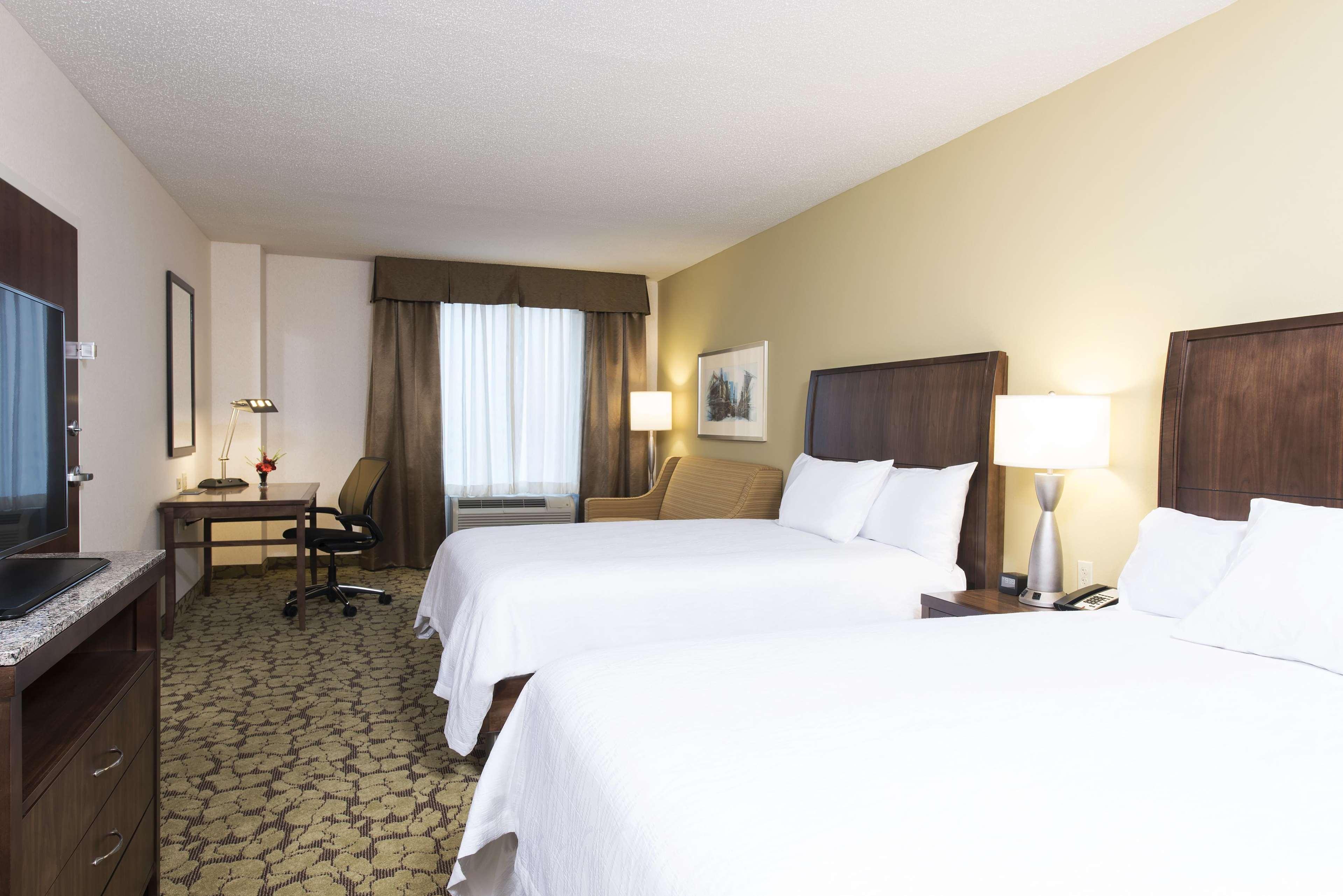 Hilton Garden Inn Louisville Downtown Экстерьер фото