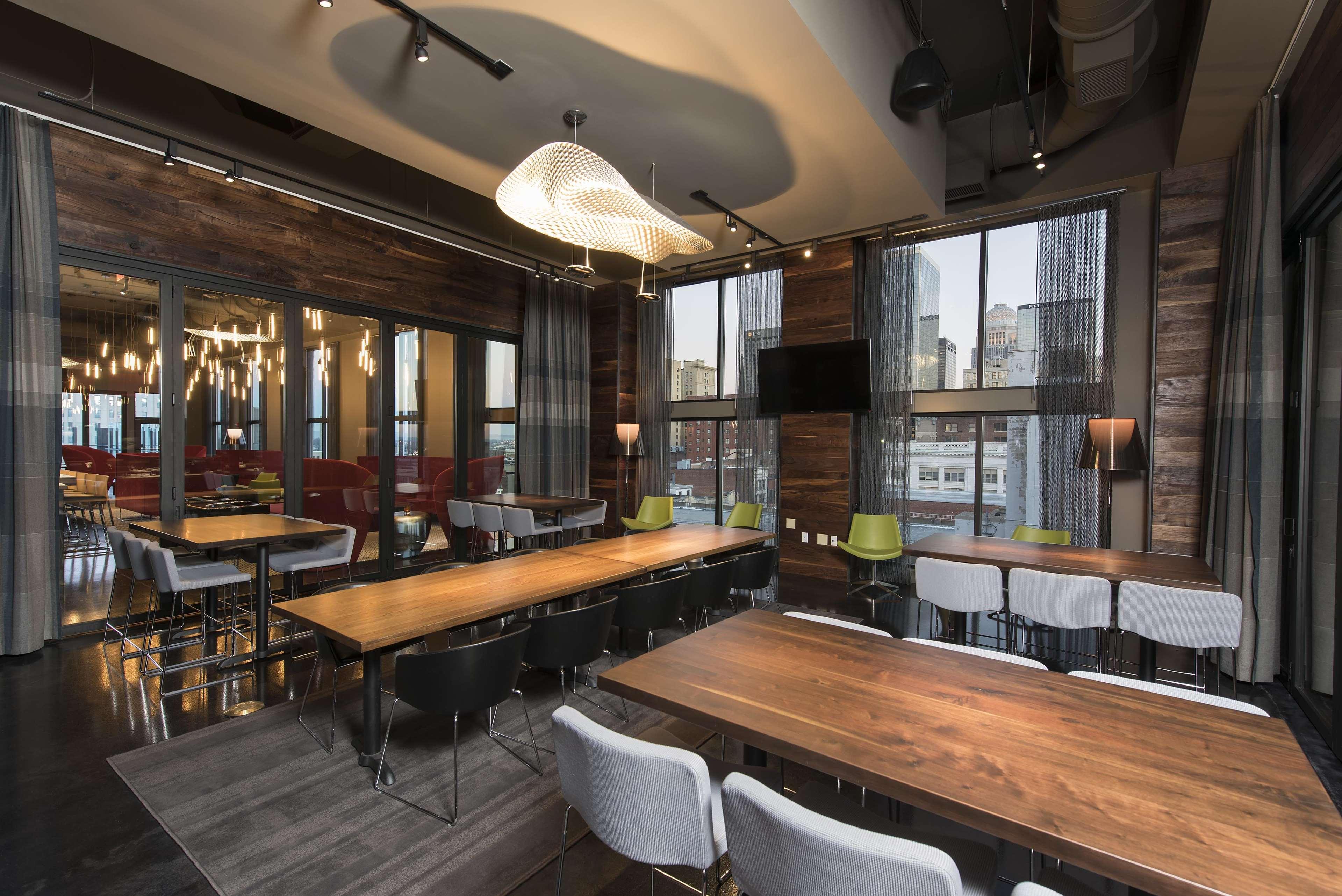 Hilton Garden Inn Louisville Downtown Экстерьер фото
