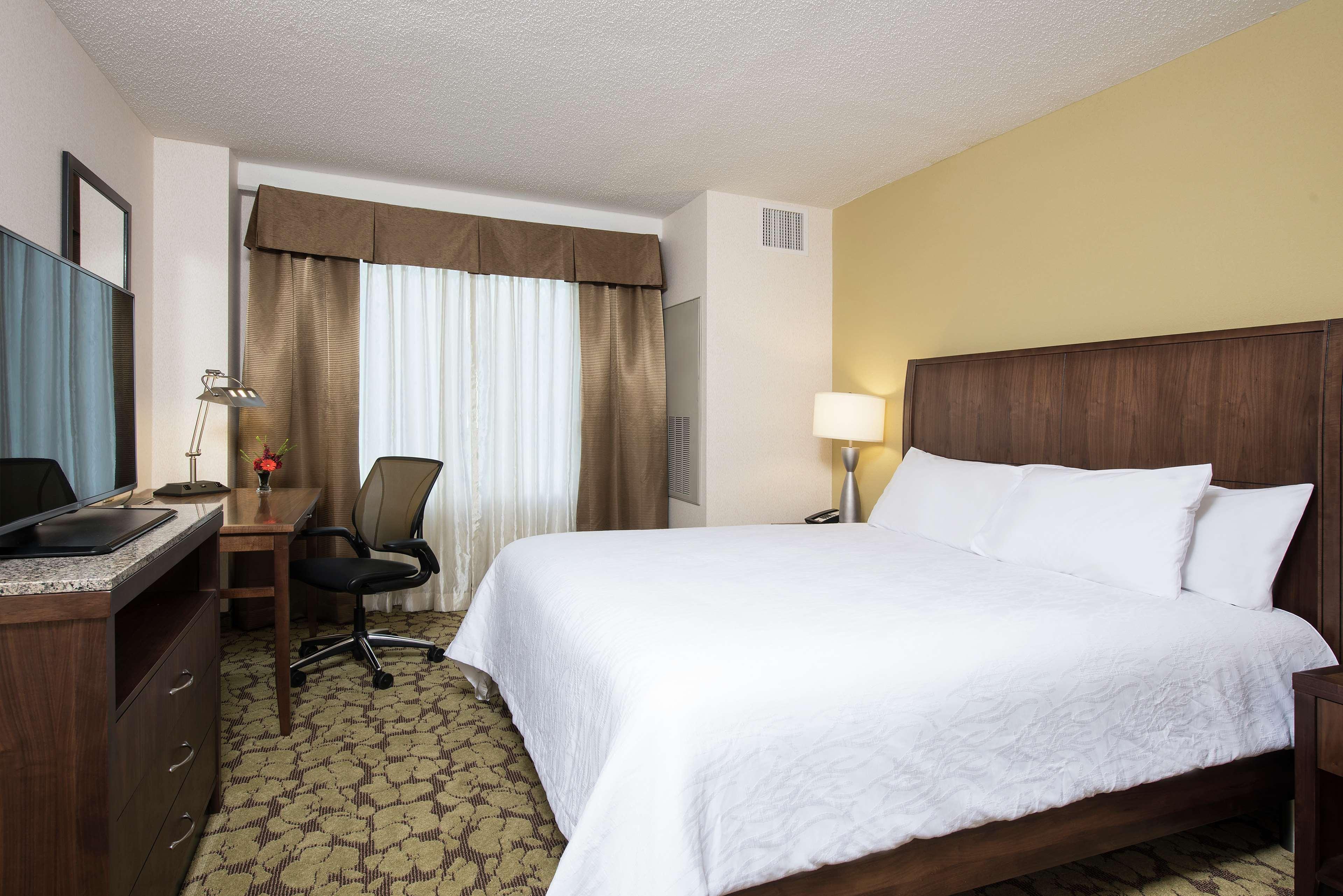 Hilton Garden Inn Louisville Downtown Экстерьер фото