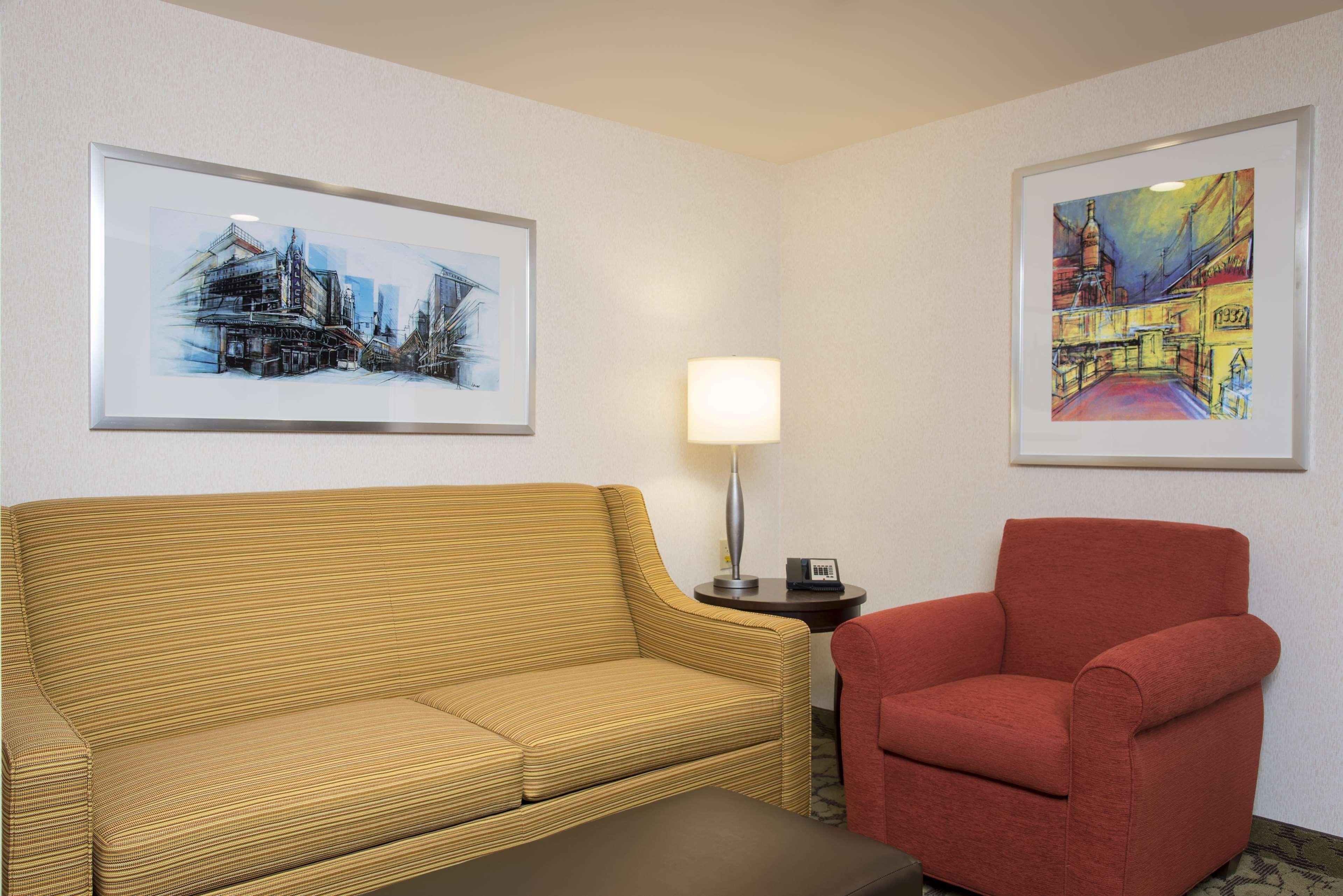 Hilton Garden Inn Louisville Downtown Экстерьер фото