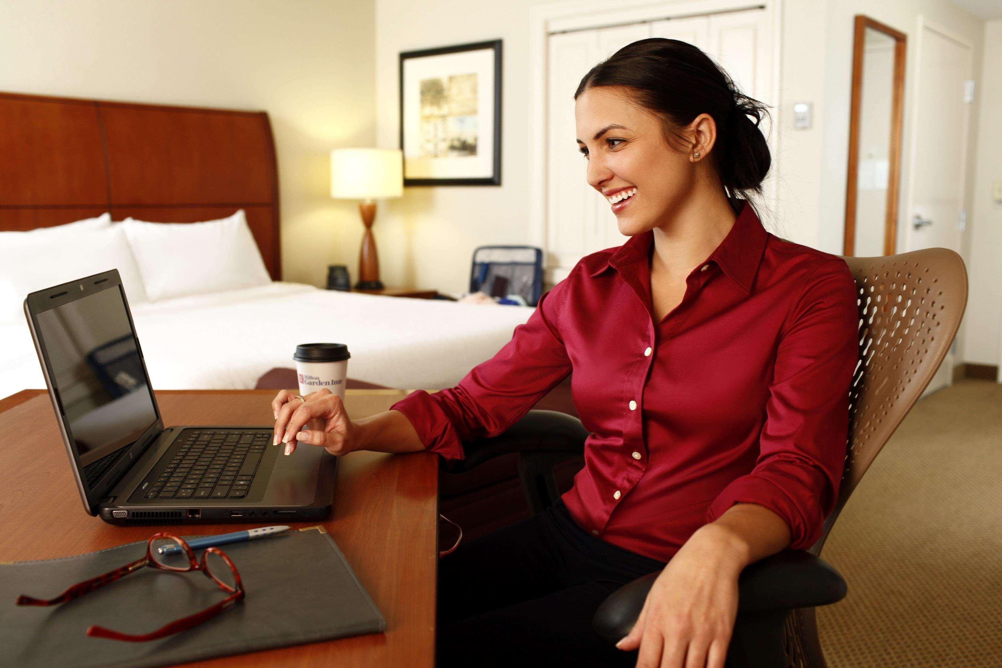 Hilton Garden Inn Louisville Downtown Экстерьер фото