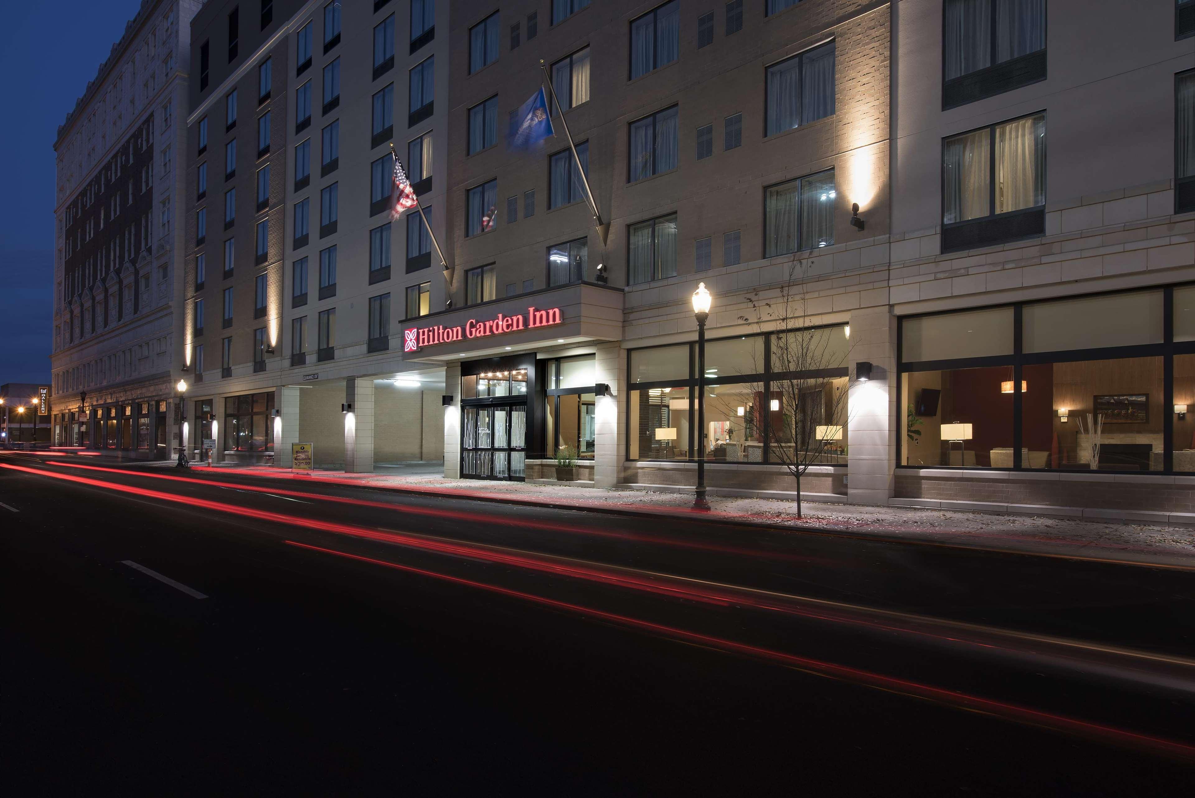 Hilton Garden Inn Louisville Downtown Экстерьер фото
