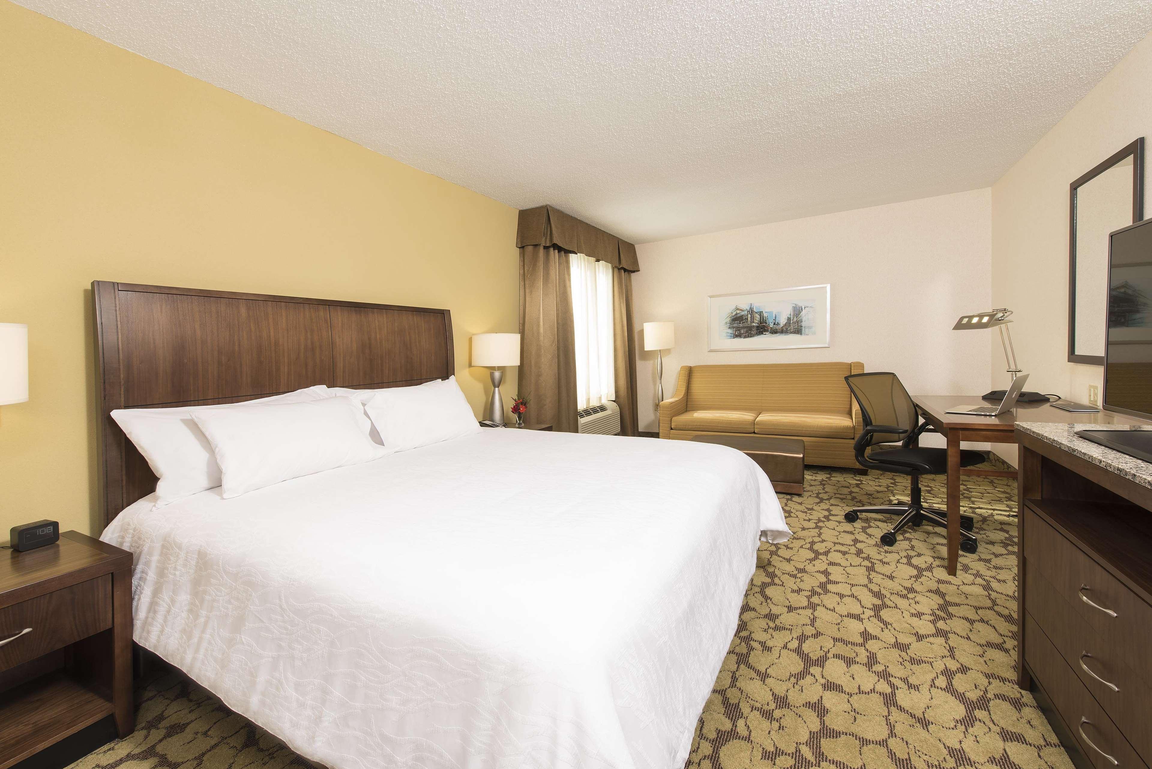 Hilton Garden Inn Louisville Downtown Экстерьер фото