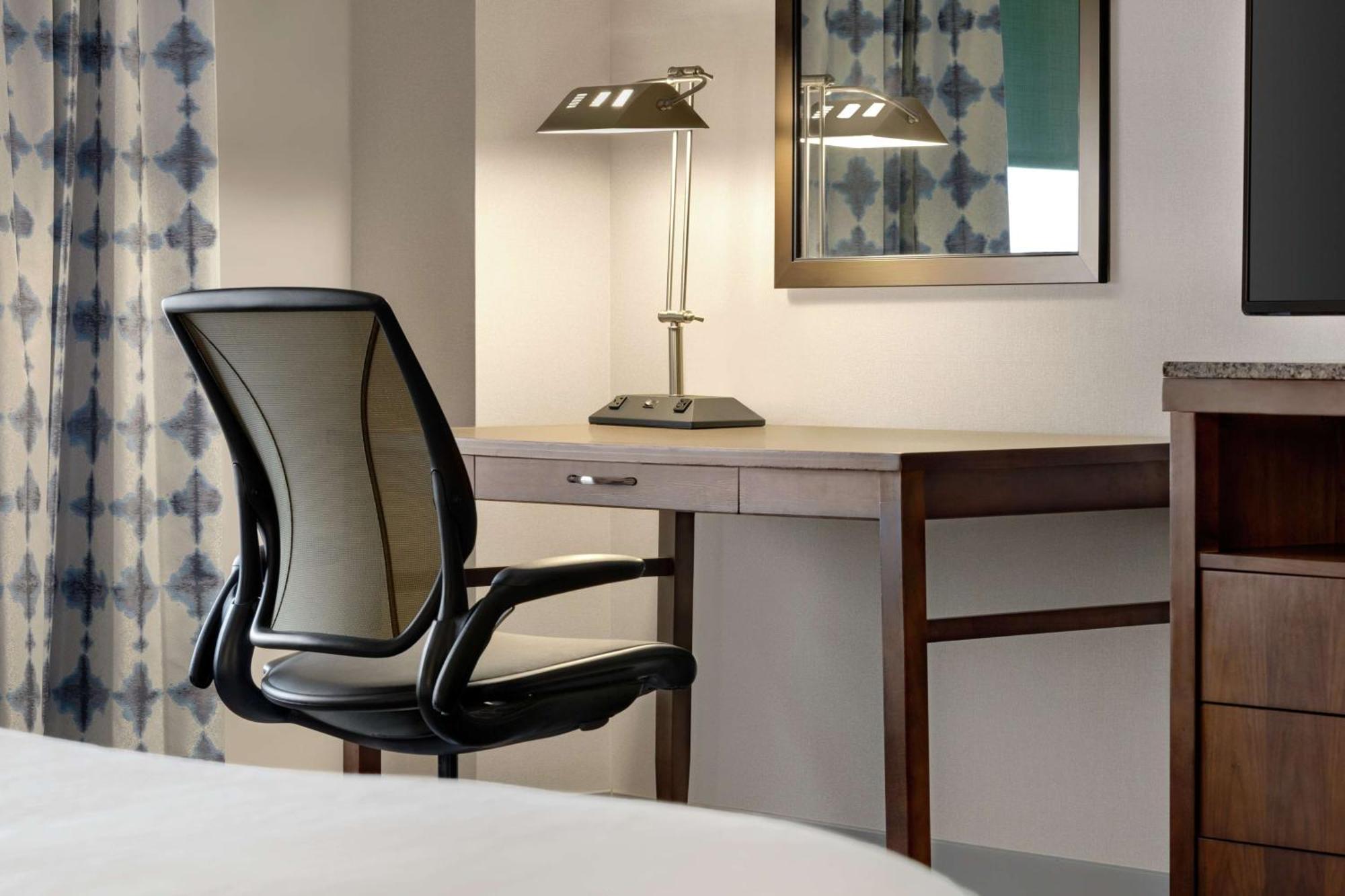 Hilton Garden Inn Louisville Downtown Экстерьер фото