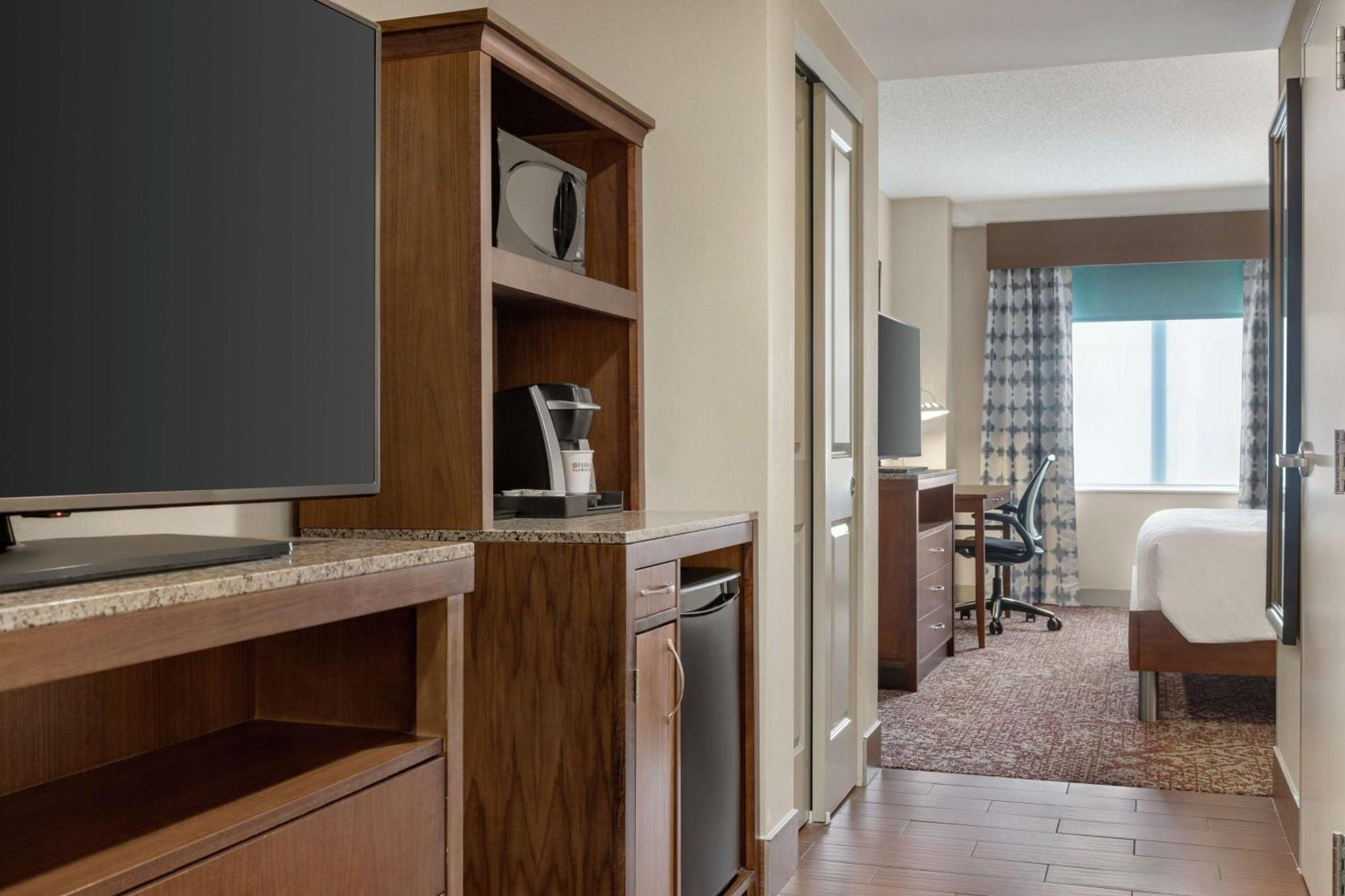 Hilton Garden Inn Louisville Downtown Экстерьер фото