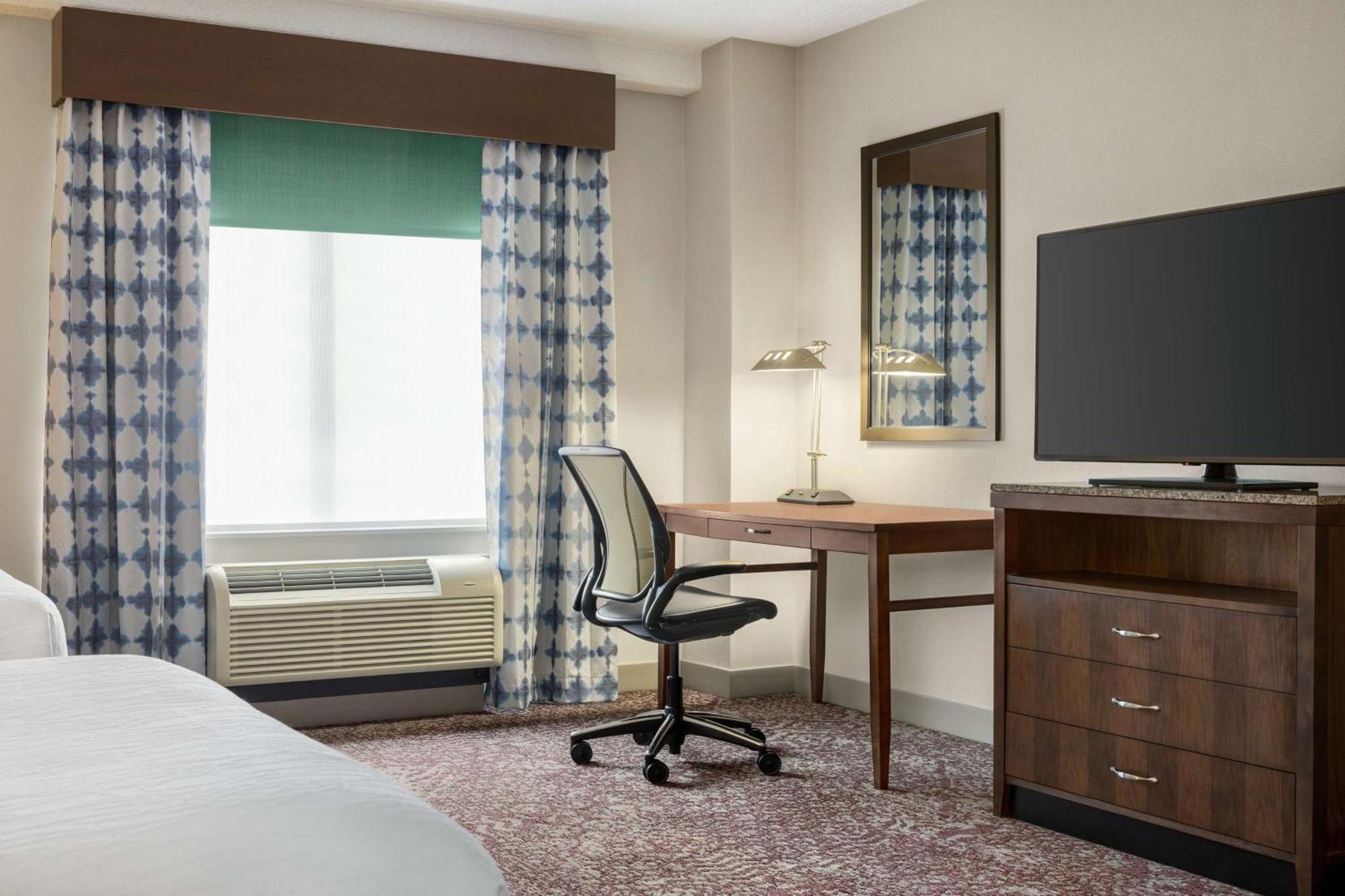 Hilton Garden Inn Louisville Downtown Экстерьер фото