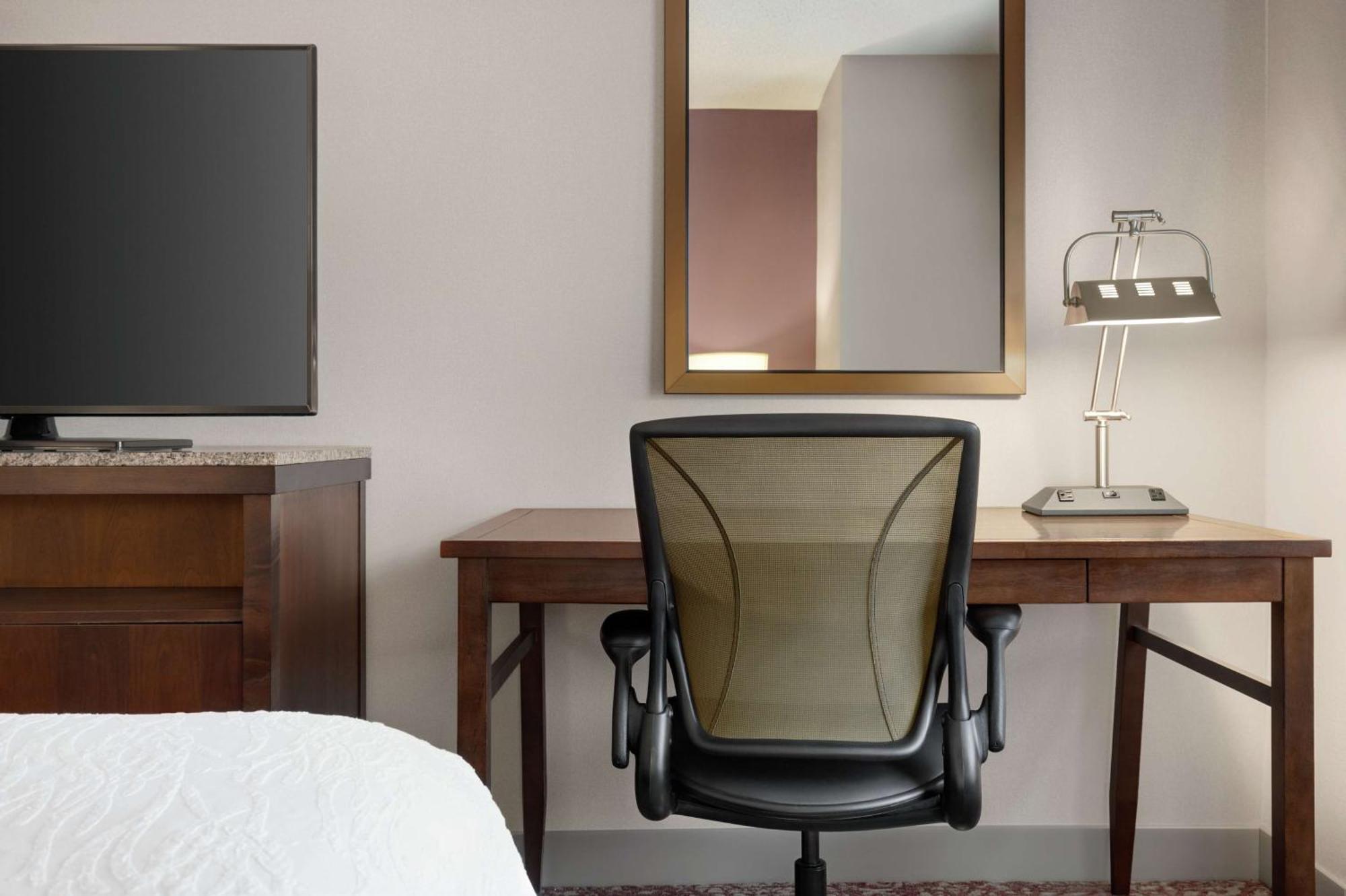 Hilton Garden Inn Louisville Downtown Экстерьер фото