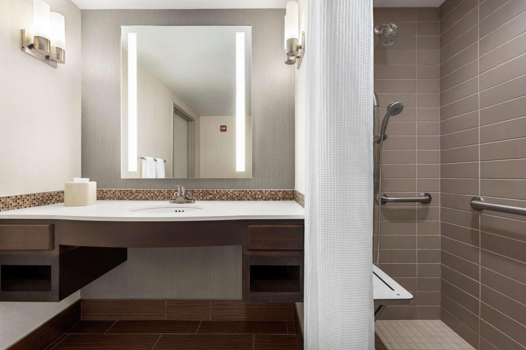 Hilton Garden Inn Louisville Downtown Экстерьер фото