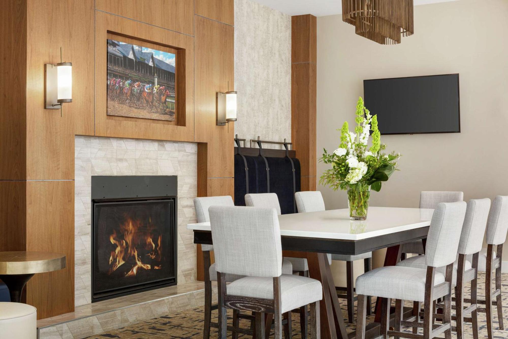 Hilton Garden Inn Louisville Downtown Экстерьер фото