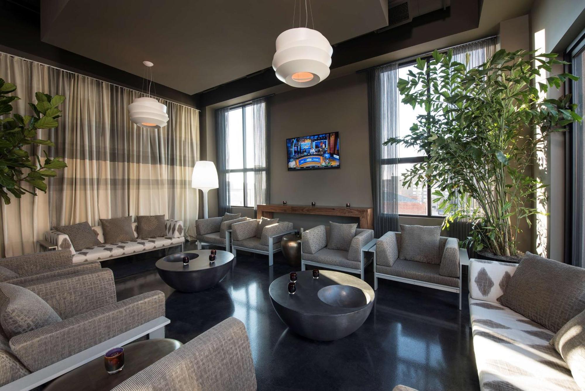 Hilton Garden Inn Louisville Downtown Экстерьер фото