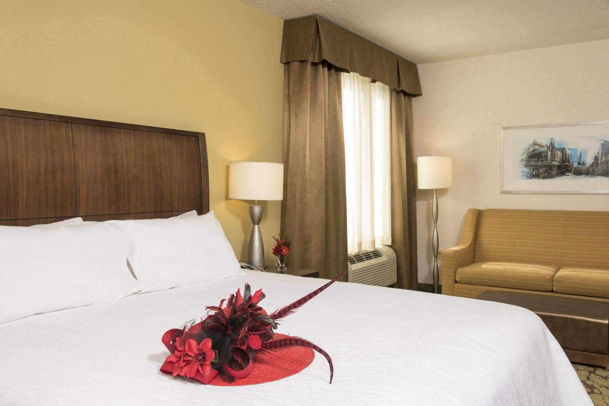 Hilton Garden Inn Louisville Downtown Экстерьер фото