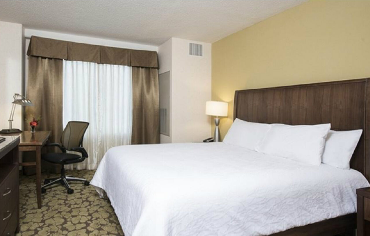Hilton Garden Inn Louisville Downtown Экстерьер фото